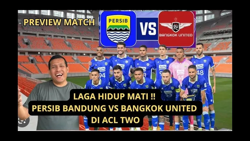 Cầu thủ Persib Bandung với bóng trước áp đảo từ Bangkok Utd trong trận đấu bóng đá quốc tế Cầu thủ Persib Bandung với bóng trước áp đảo từ Bangkok Utd trong trận đấu bóng đá quốc tế