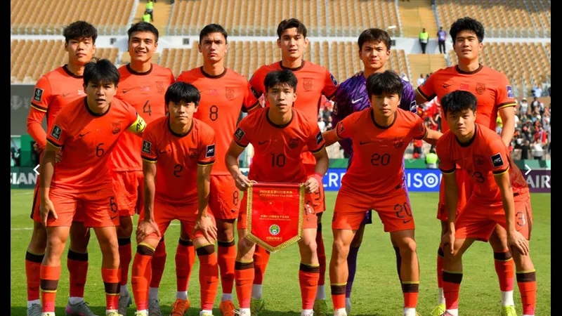 Cầu thủ U23 Trung Quốc và U23 Nhật Bản tranh chấp quả bóng - Phân tích chiến Cầu thủ U23 Trung Quốc và U23 Nhật Bản tranh chấp quả bóng - Phân tích chiến